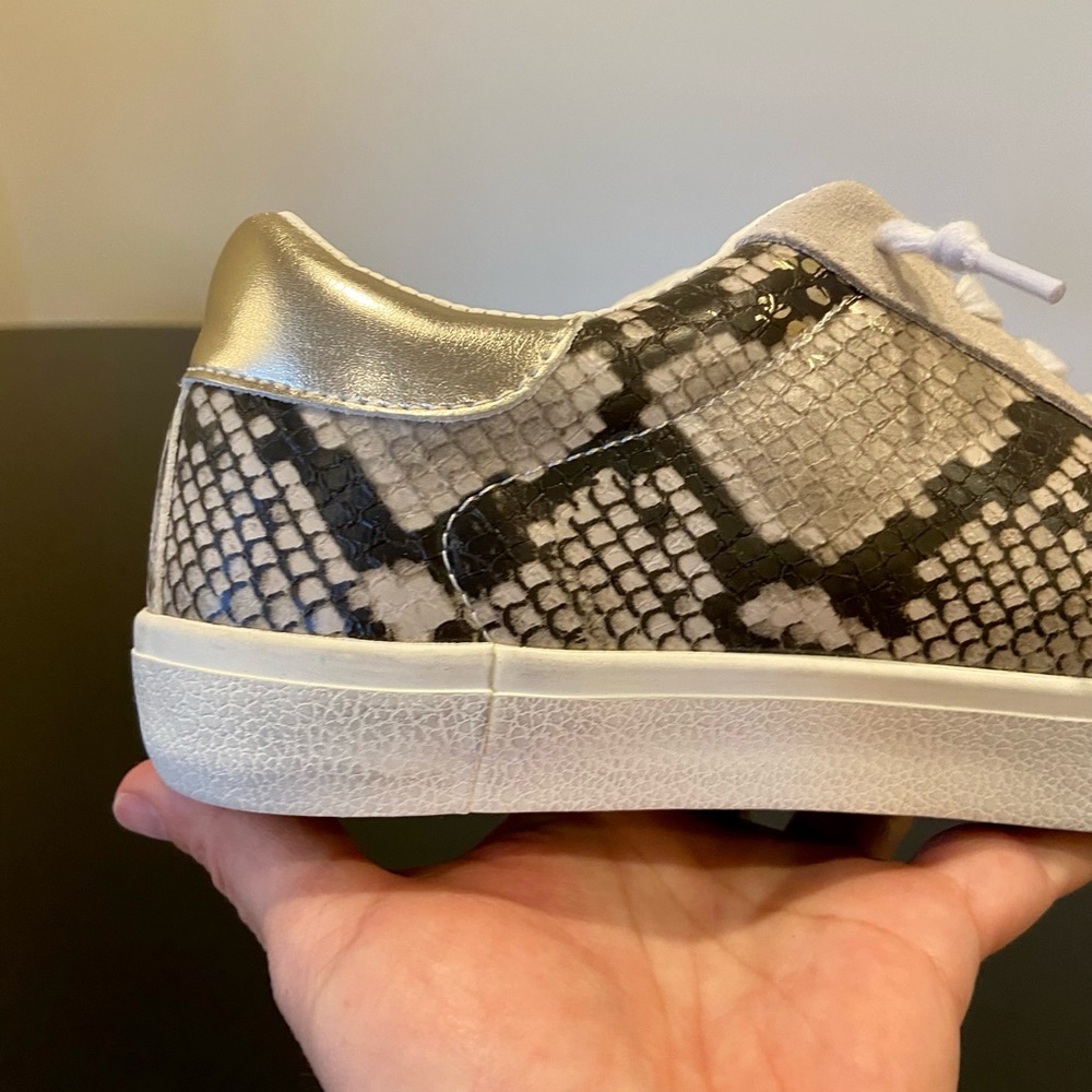 Steve Madden Luxury Authentic Minimalist RARE Animal Print Starling Sneaker - Picture 17 of 17